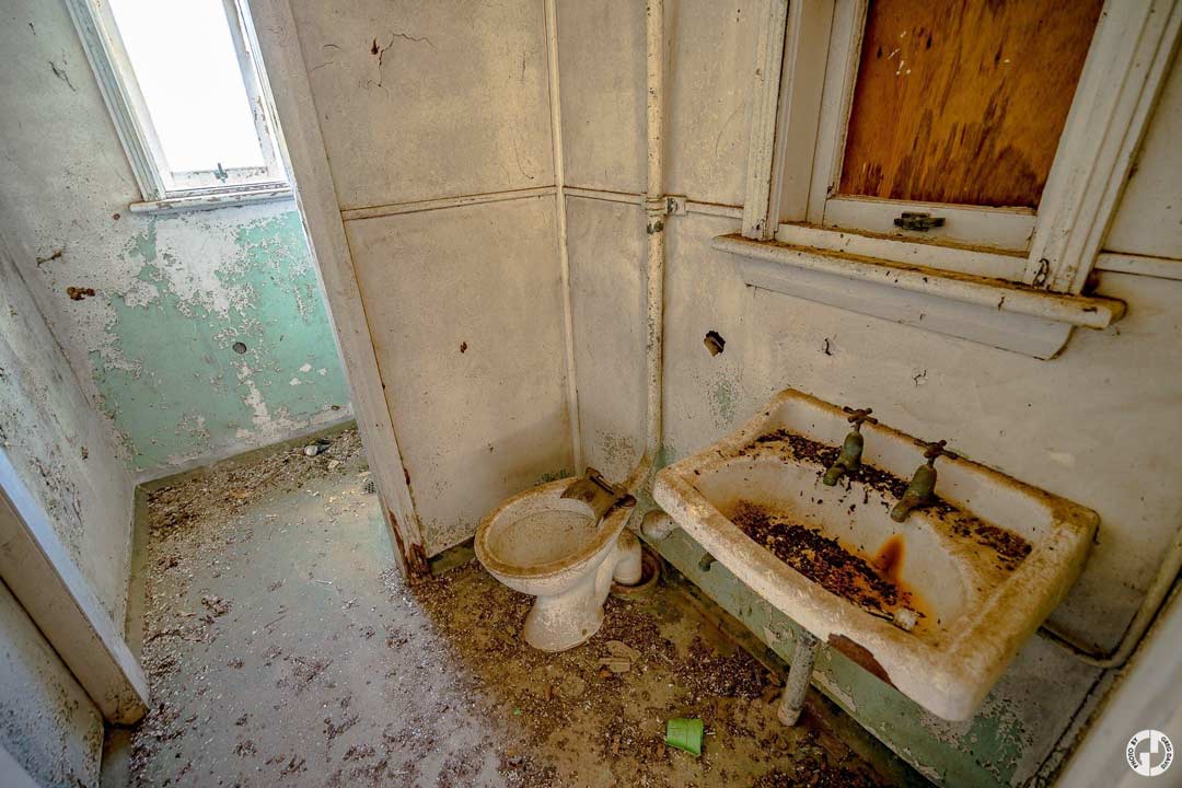 scheyville old dirty toilet